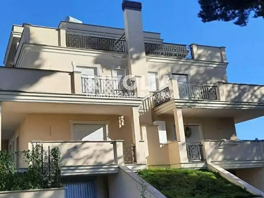 Immagine 1 di Villa in vendita  in VIA ACHILLE GRANDI 36 a Genzano Di Roma