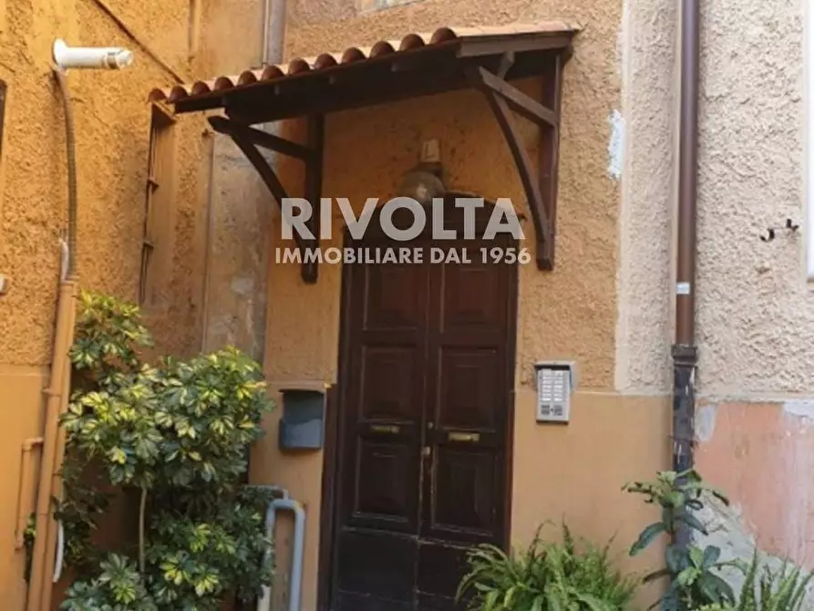 Immagine 1 di Appartamento in vendita  in VIA MAGNAGRECIA 65 a Roma
