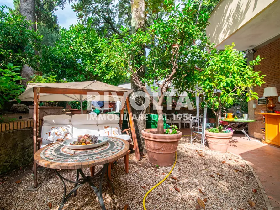 Immagine 21 di Appartamento in vendita  in Via Moena a Roma