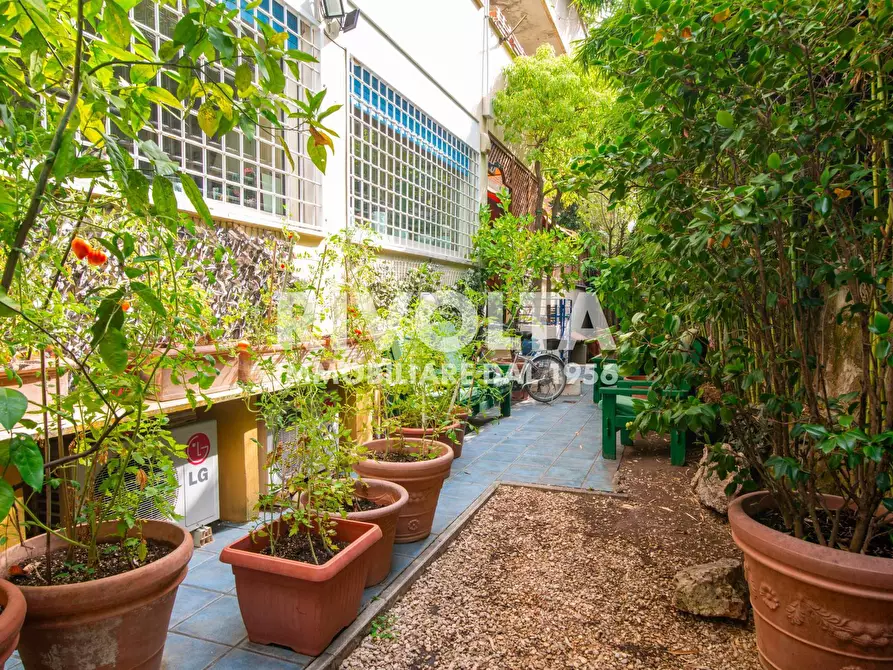 Immagine 31 di Appartamento in vendita  in Via Moena a Roma