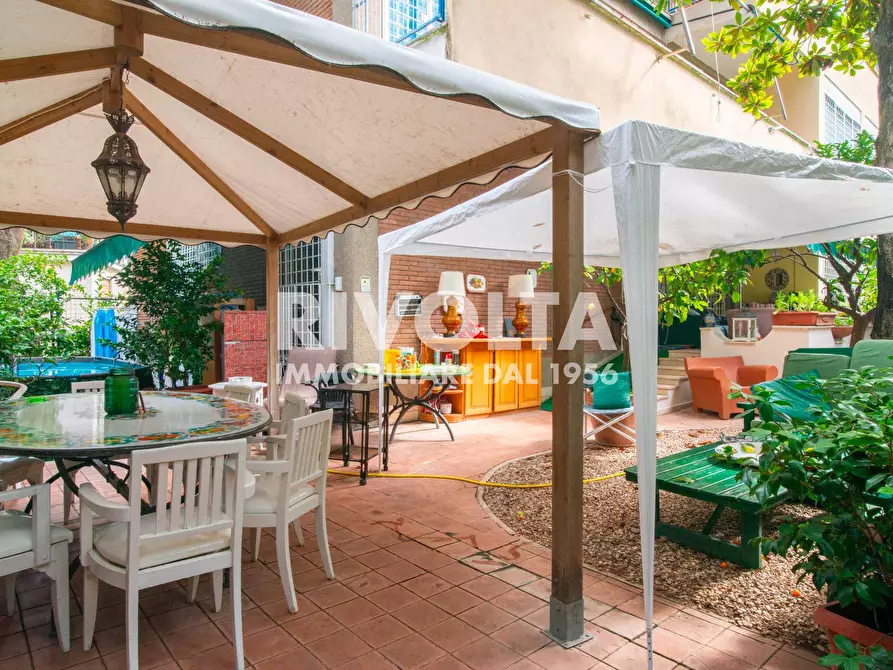 Immagine 33 di Appartamento in vendita  in Via Moena a Roma