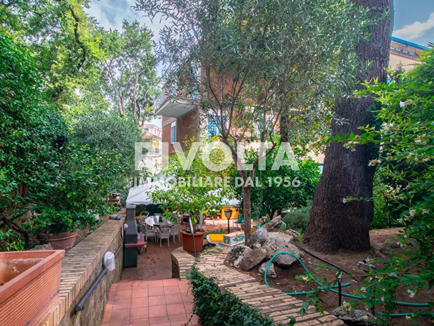 Immagine 41 di Appartamento in vendita  in Via Moena a Roma