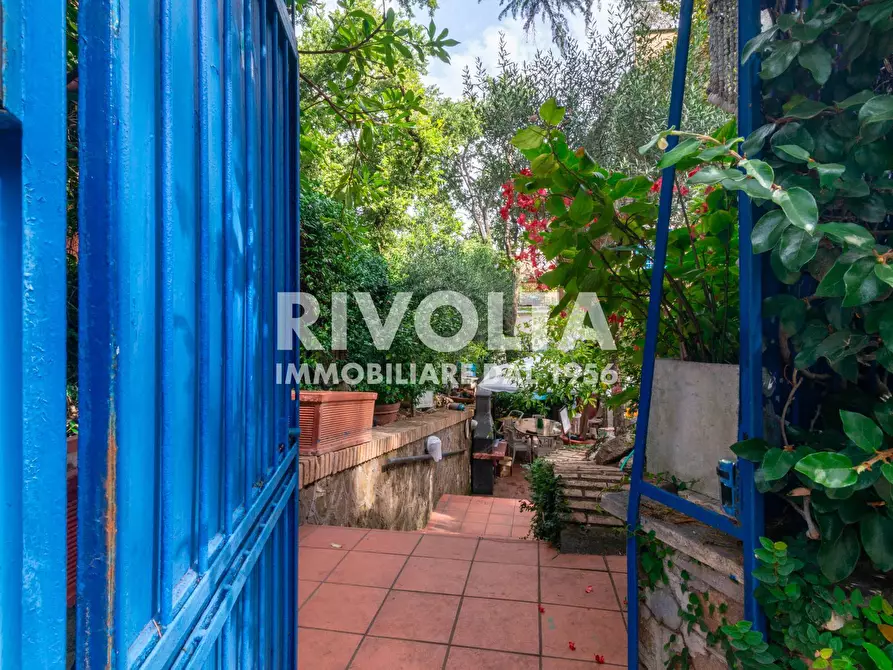 Immagine 42 di Appartamento in vendita  in Via Moena a Roma