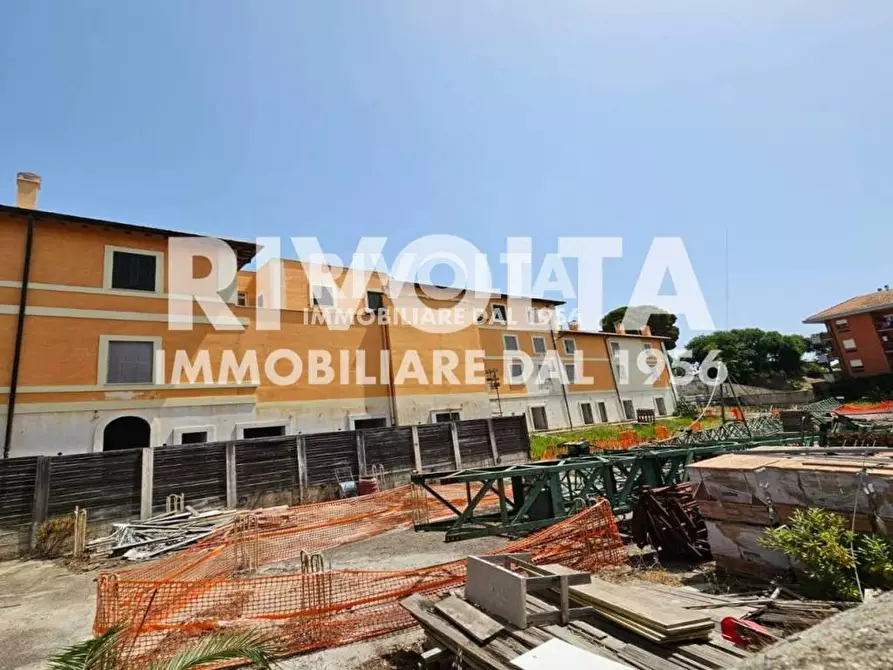 Immagine 28 di Casa indipendente in vendita  in piazza Mario Cortesini a Orbetello