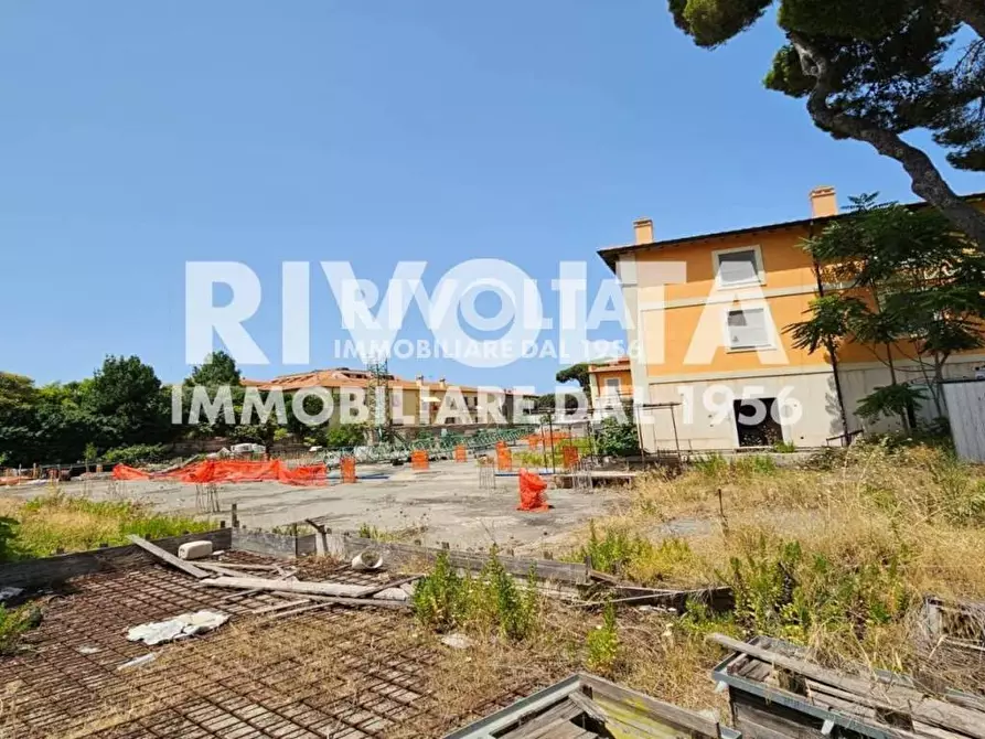 Immagine 32 di Casa indipendente in vendita  in piazza Mario Cortesini a Orbetello