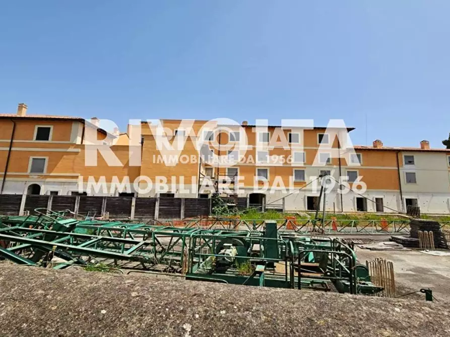 Immagine 34 di Casa indipendente in vendita  in piazza Mario Cortesini a Orbetello