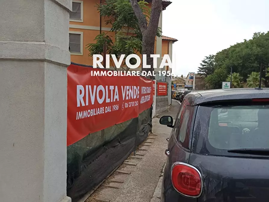 Immagine 38 di Casa indipendente in vendita  in piazza Mario Cortesini a Orbetello
