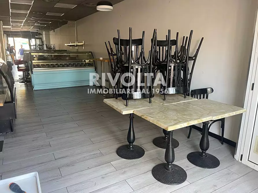 Immagine 5 di Locale commerciale in affitto  in PIazza di Saxarubra a Roma