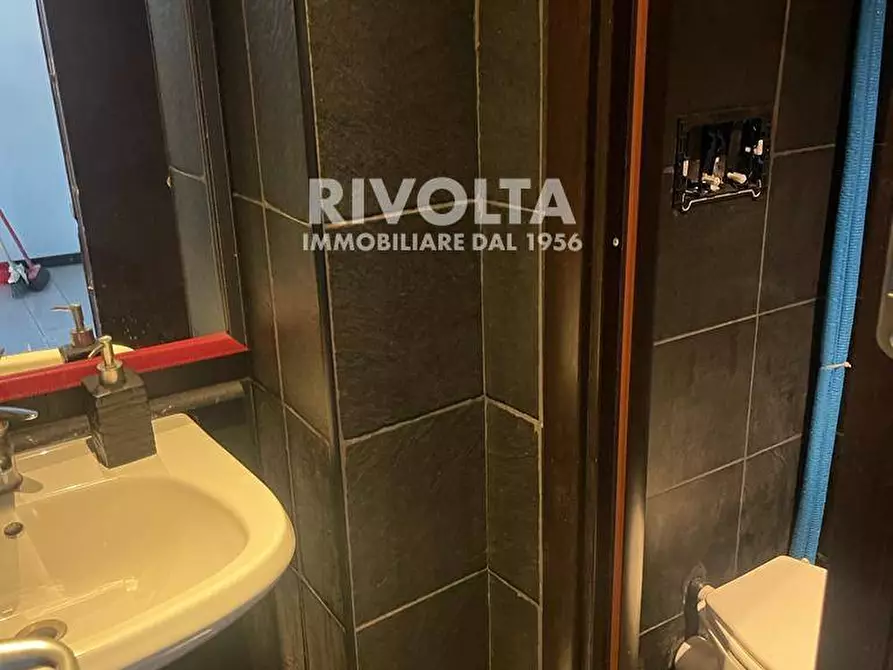Immagine 8 di Locale commerciale in affitto  in PIazza di Saxarubra a Roma