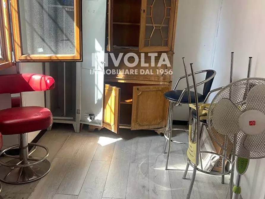 Immagine 9 di Locale commerciale in affitto  in PIazza di Saxarubra a Roma