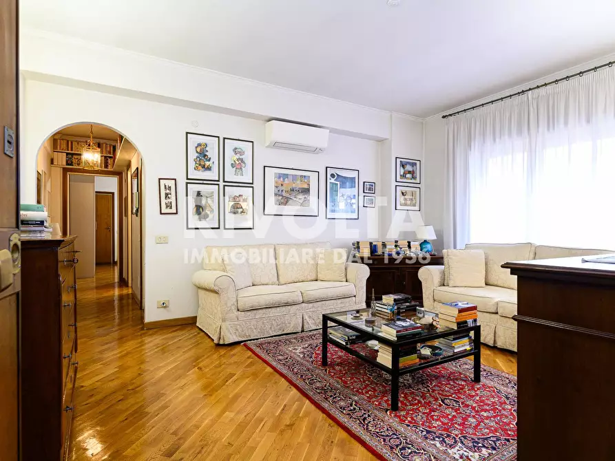 Immagine 25 di Appartamento in vendita  in Via Appia Nuova 608 a Roma