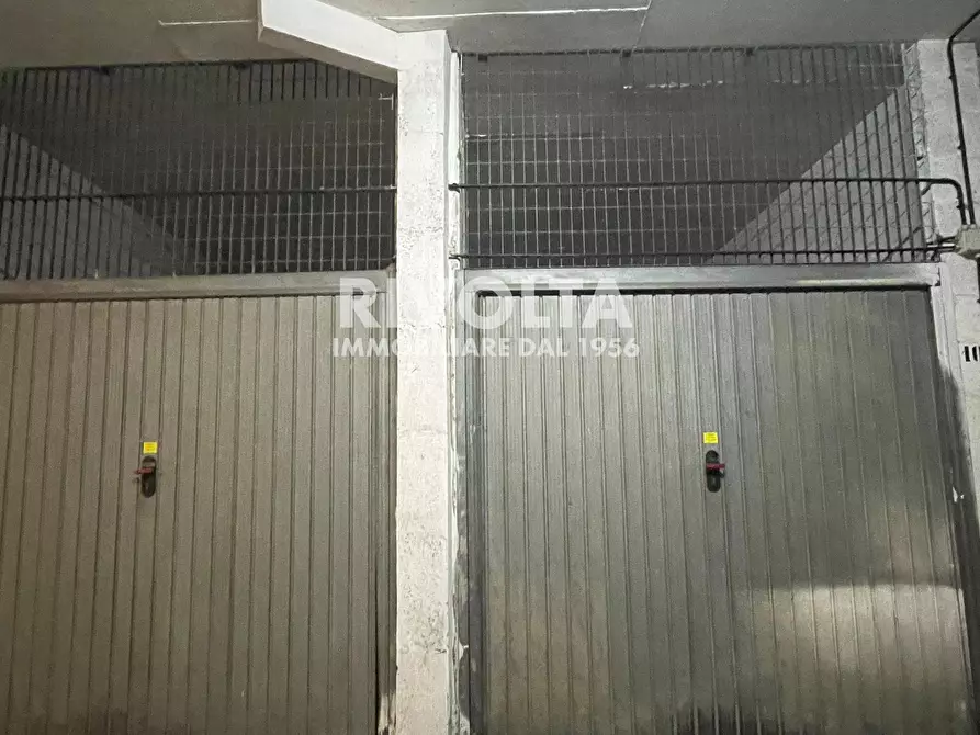 Immagine 23 di Box auto in vendita  in Via Degli Aldobrandeschi a Roma