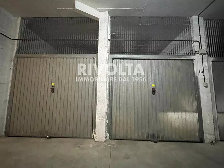 Immagine 35 di Box auto in vendita  in Via Degli Aldobrandeschi a Roma