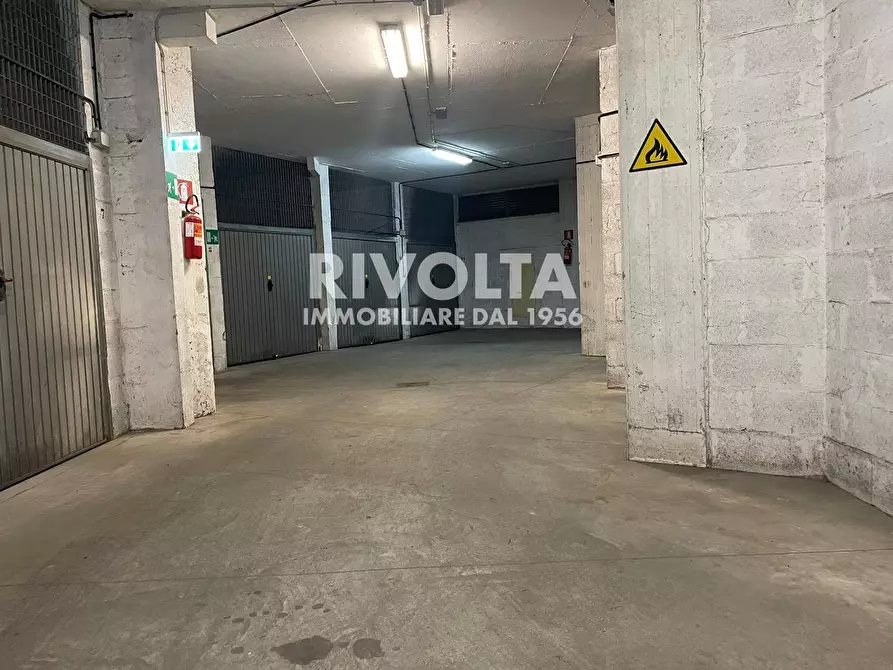 Immagine 49 di Box auto in vendita  in Via Degli Aldobrandeschi a Roma