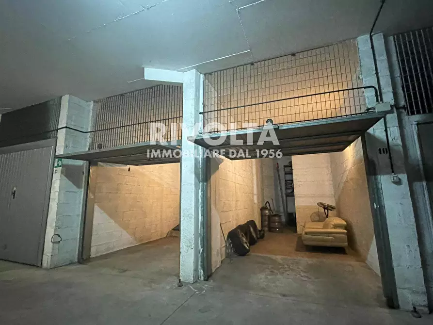 Immagine 32 di Box auto in vendita  in Via Degli Aldobrandeschi a Roma