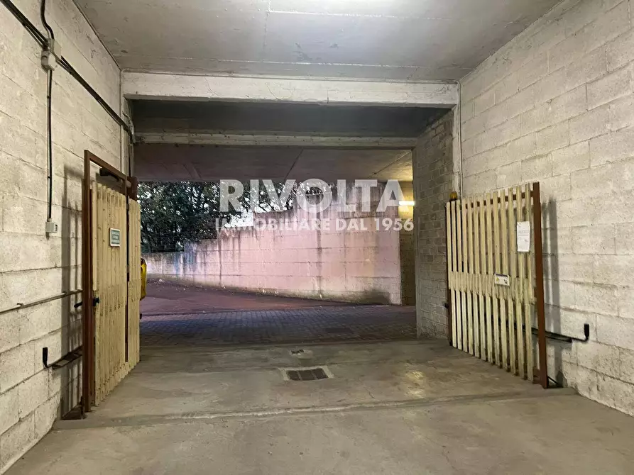 Immagine 47 di Box auto in vendita  in Via Degli Aldobrandeschi a Roma