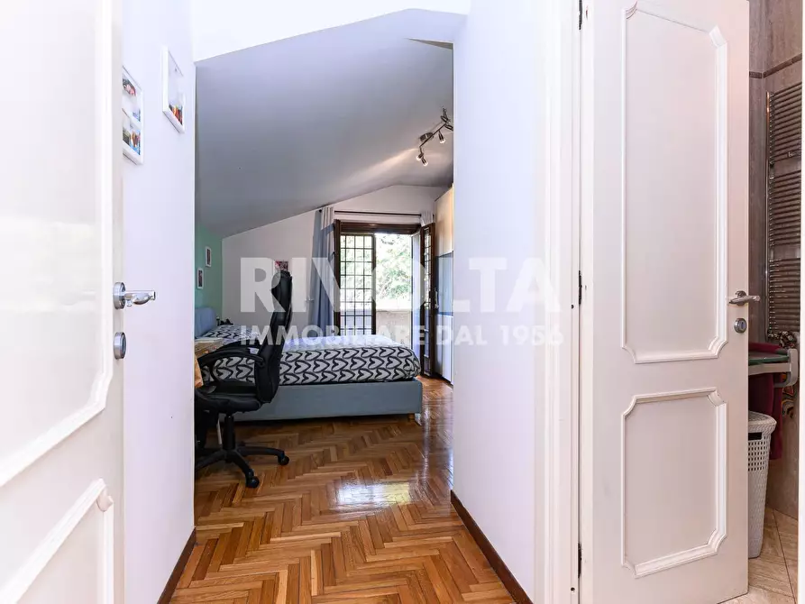 Immagine 45 di Attico in vendita  in Via Callimaco a Roma