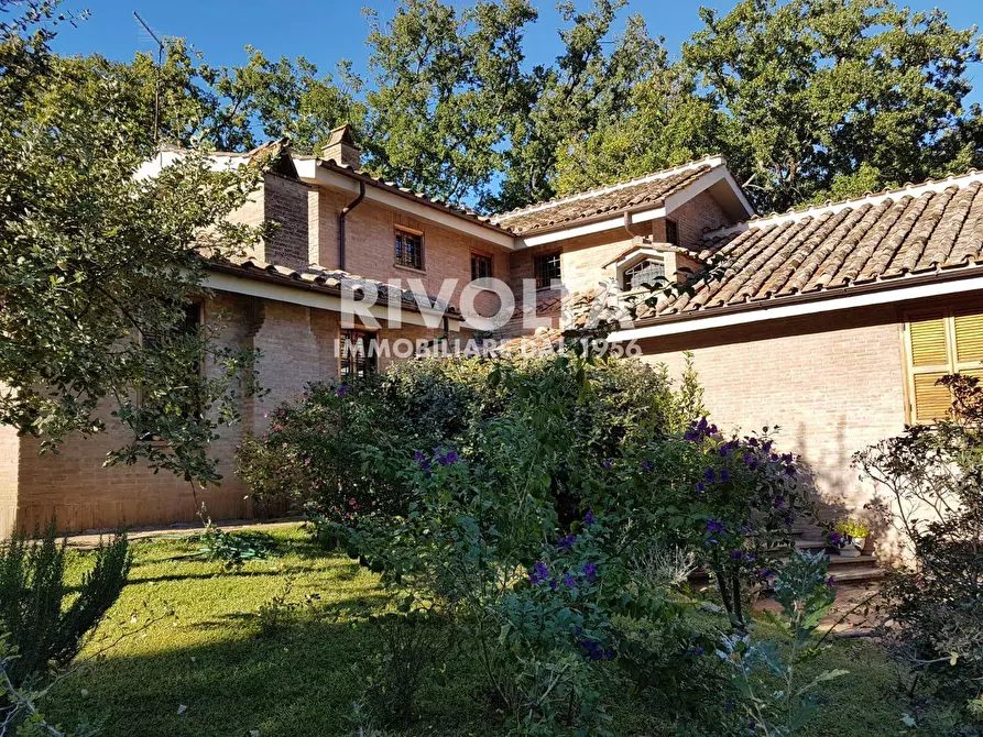 Immagine 1 di Villa in vendita  in Largo Olgiata a Roma