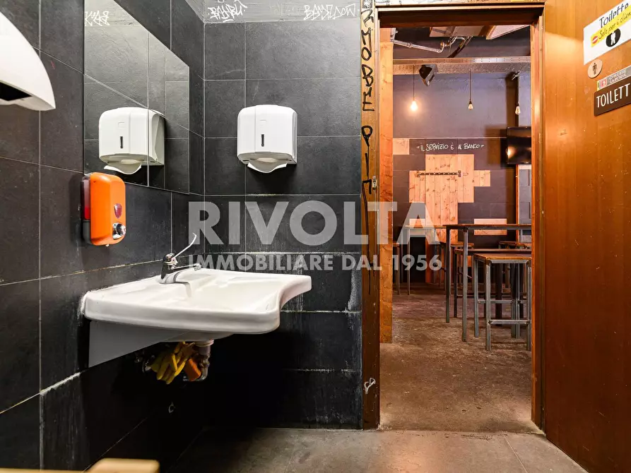 Immagine 21 di Attività commerciale in vendita  in viale ippocrate a Roma