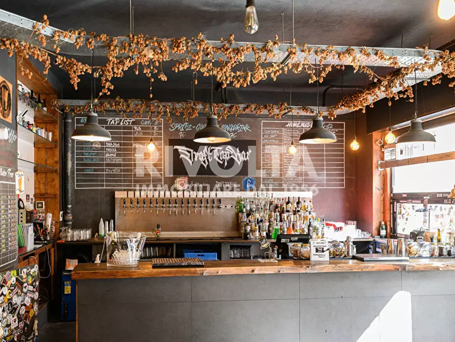 Immagine 28 di Attività commerciale in vendita  in viale ippocrate a Roma