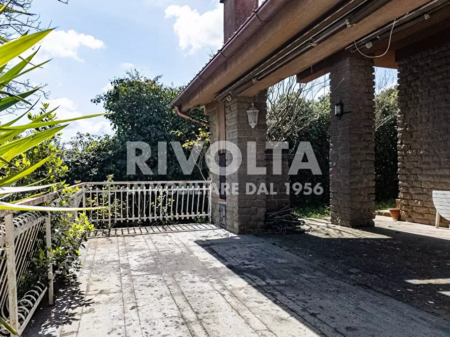Immagine 3 di Villa in vendita  in via Prati del Ponte a Manziana