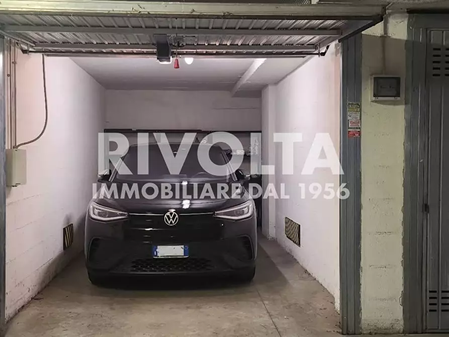 Immagine 1 di Box auto in affitto  in Via Monte Nero a Roma