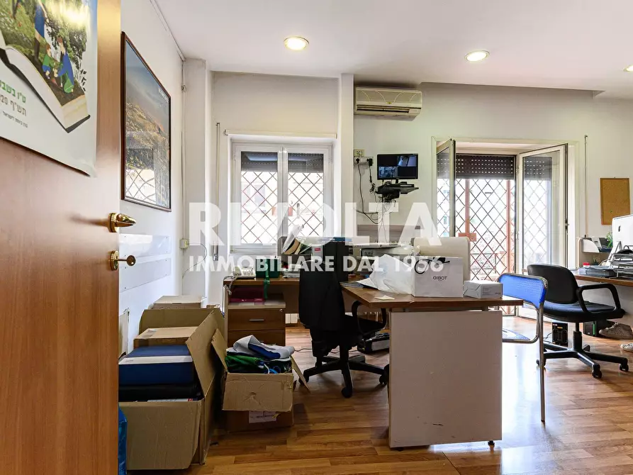 Immagine 32 di Ufficio in vendita  in Via Pietro Antonio Micheli a Roma