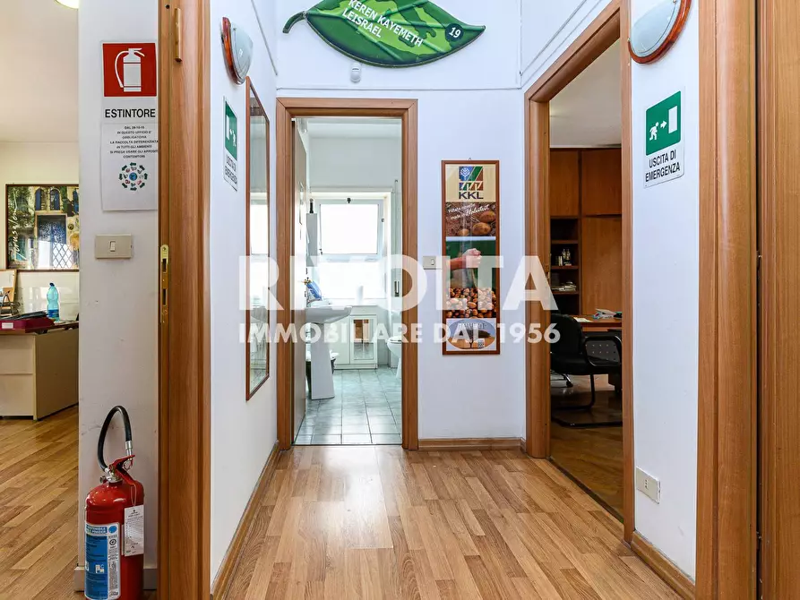 Immagine 38 di Ufficio in vendita  in Via Pietro Antonio Micheli a Roma