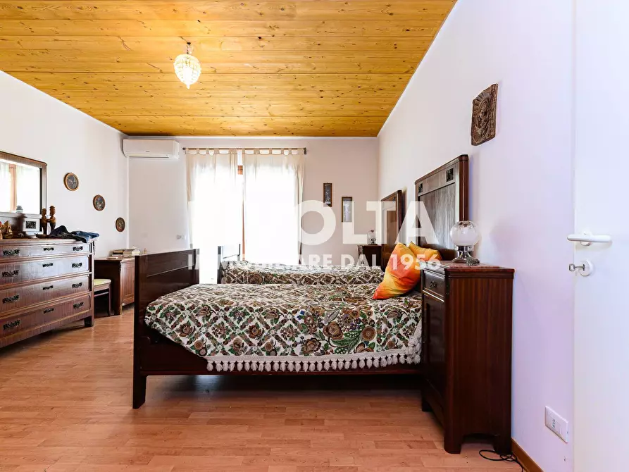 Immagine 21 di Villa in vendita  in Via Roane a Collevecchio