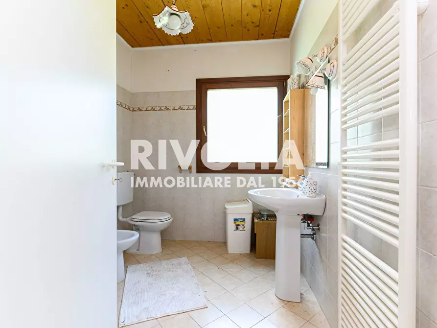 Immagine 23 di Villa in vendita  in Via Roane a Collevecchio