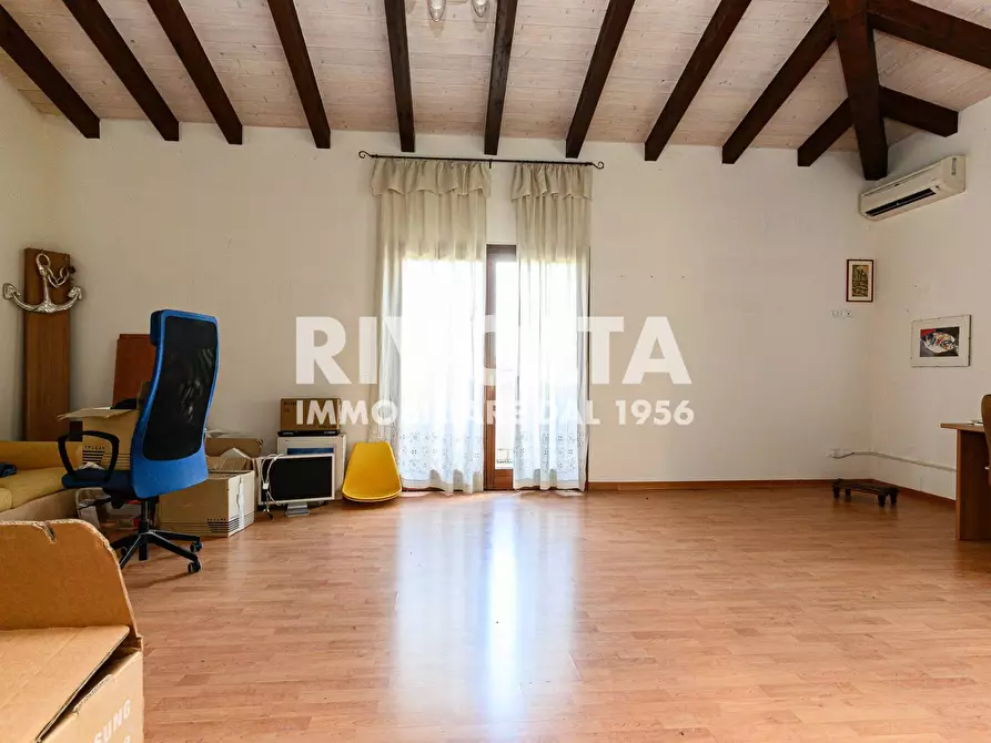 Immagine 25 di Villa in vendita  in Via Roane a Collevecchio