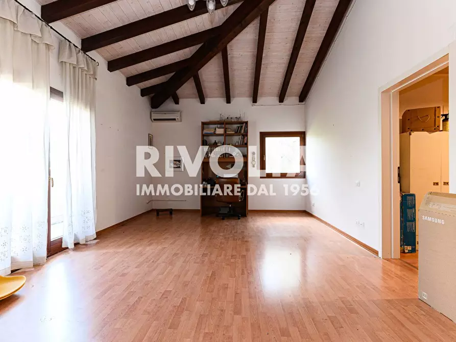 Immagine 26 di Villa in vendita  in Via Roane a Collevecchio