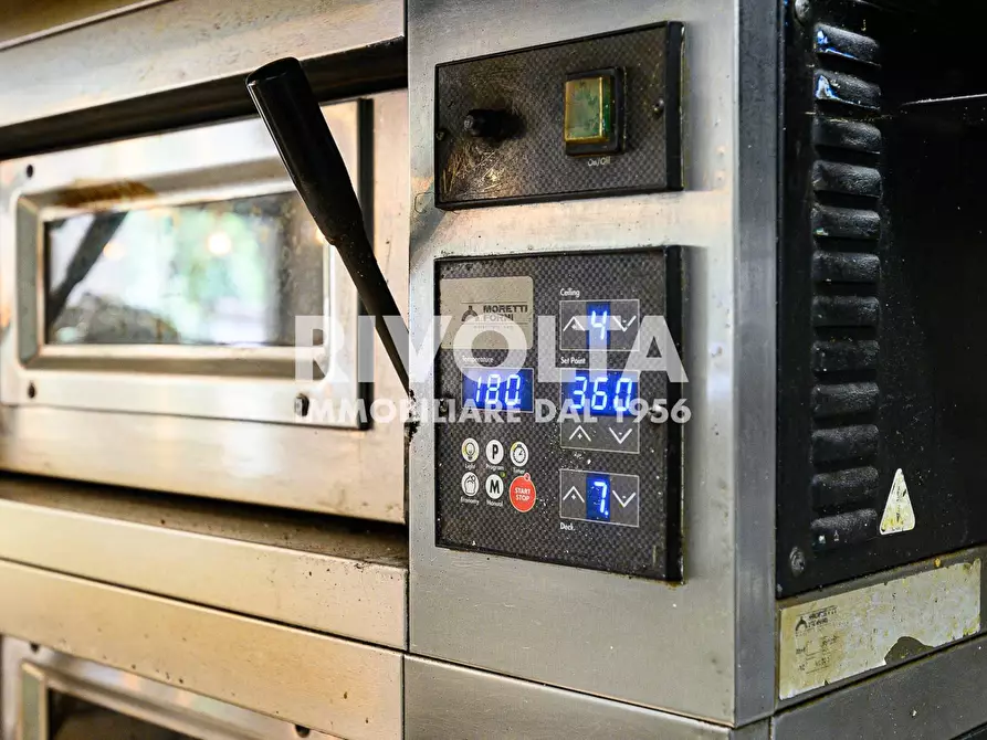 Immagine 26 di Attività commerciale in vendita  in Via San Pio V a Roma