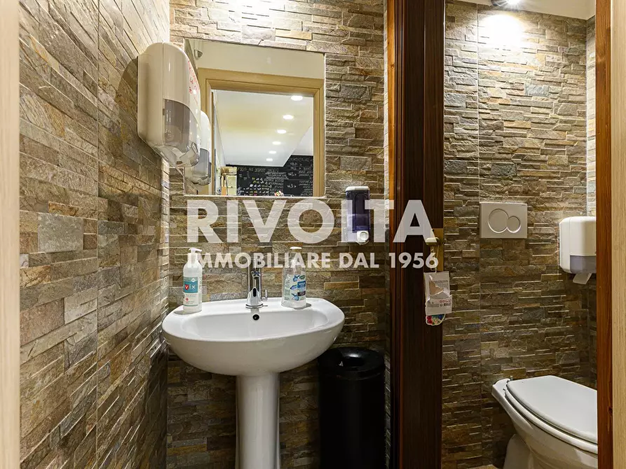 Immagine 39 di Attività commerciale in vendita  in Via San Pio V a Roma
