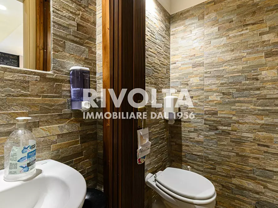 Immagine 40 di Attività commerciale in vendita  in Via San Pio V a Roma