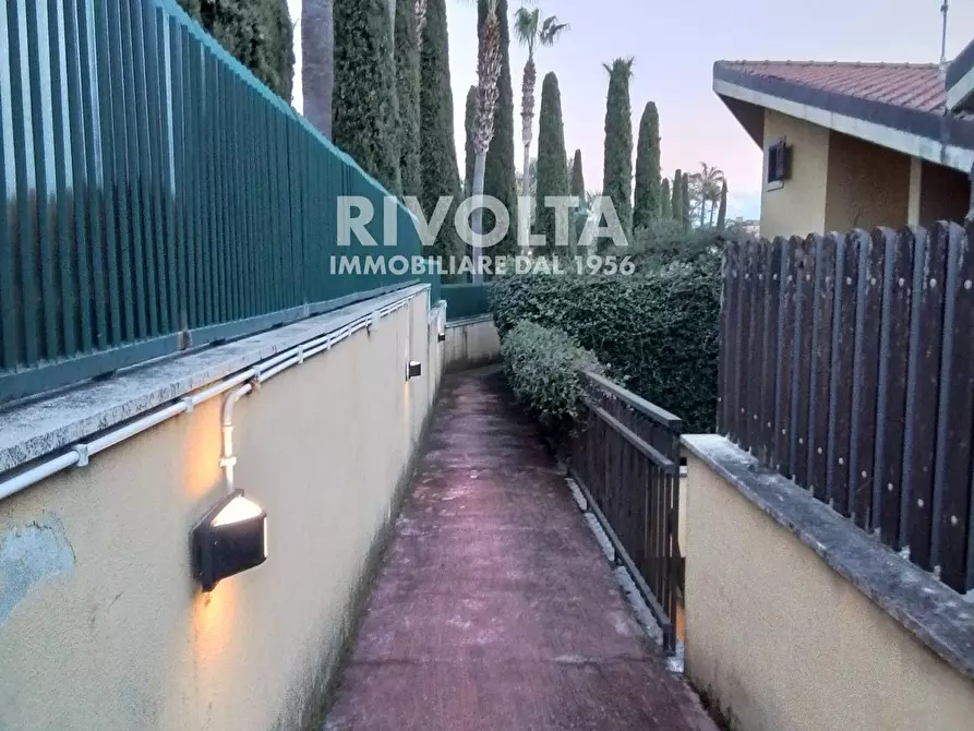 Immagine 1 di Villetta a schiera in vendita  a Roma