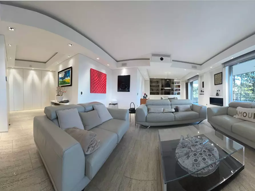 Immagine 2 di Appartamento in vendita  in Via Della Camilluccia a Roma