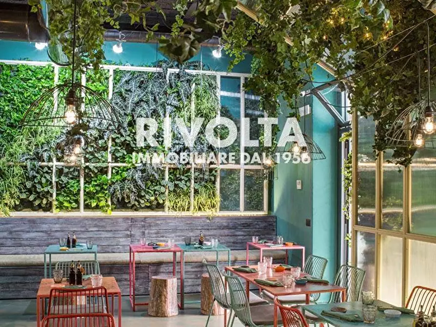Immagine 7 di Locale commerciale in vendita  in Piazzale Di Ponte Milvio a Roma