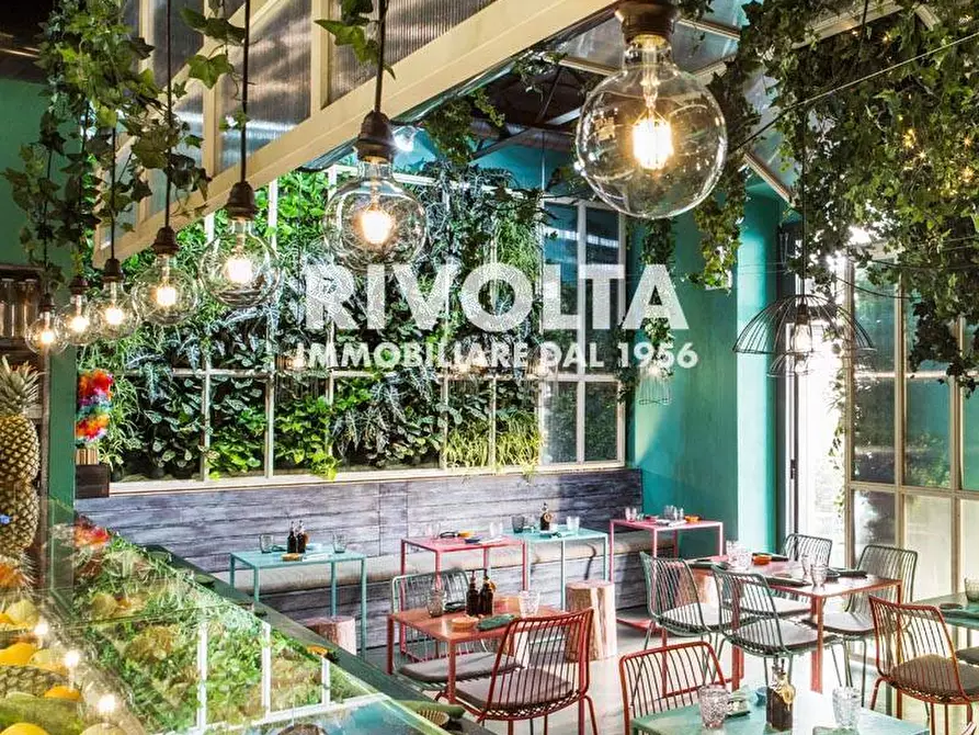 Immagine 10 di Locale commerciale in vendita  in Piazzale Di Ponte Milvio a Roma