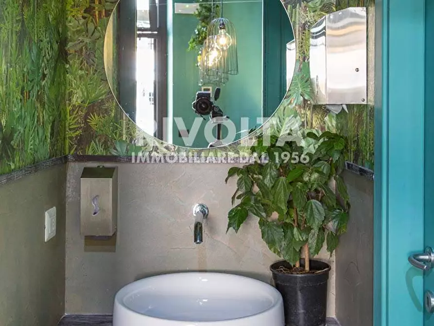 Immagine 6 di Locale commerciale in vendita  in Piazzale Di Ponte Milvio a Roma