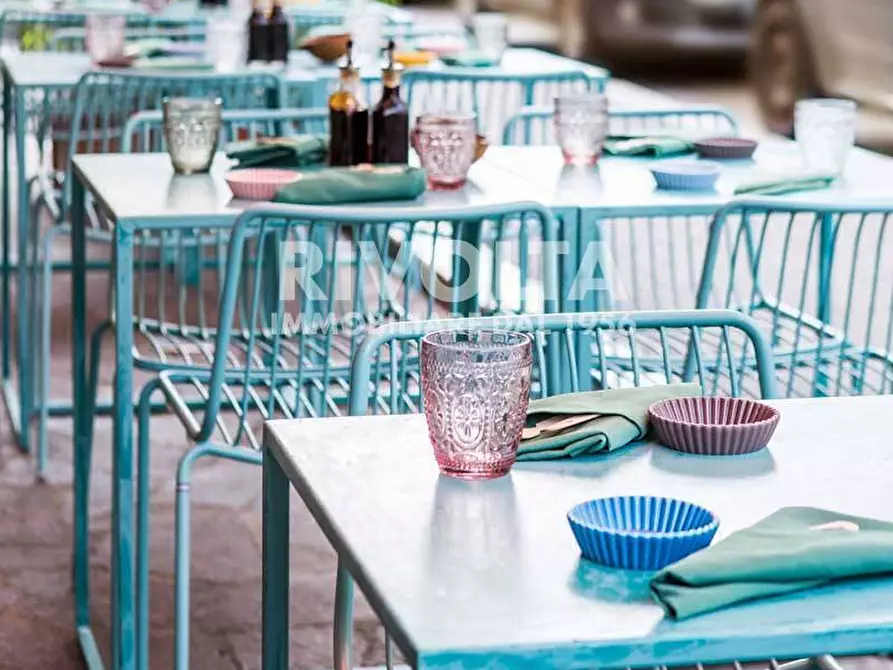 Immagine 2 di Locale commerciale in vendita  in Piazzale Di Ponte Milvio a Roma