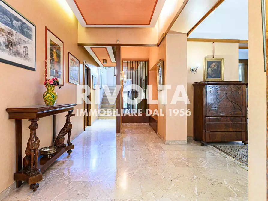 Immagine 8 di Villa in vendita  in Via Della Cisa a Roma