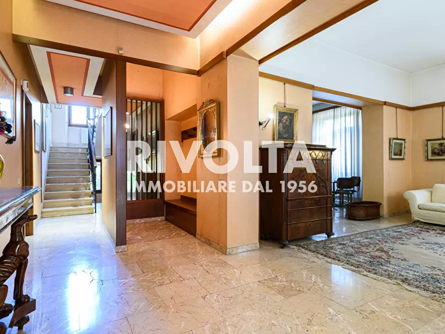 Immagine 9 di Villa in vendita  in Via Della Cisa a Roma