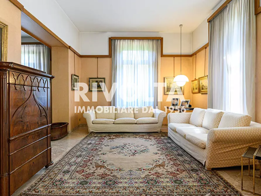 Immagine 10 di Villa in vendita  in Via Della Cisa a Roma