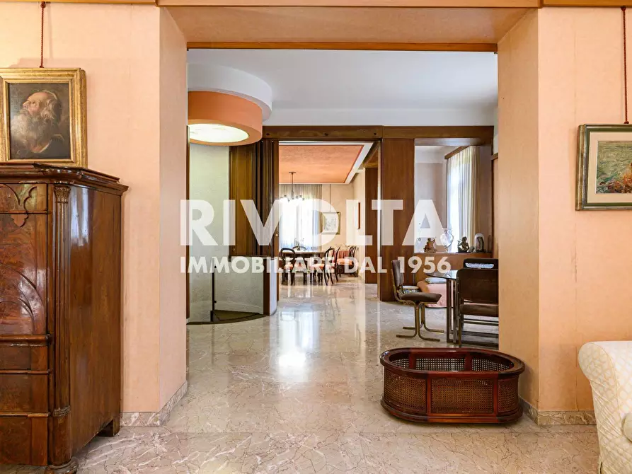 Immagine 11 di Villa in vendita  in Via Della Cisa a Roma