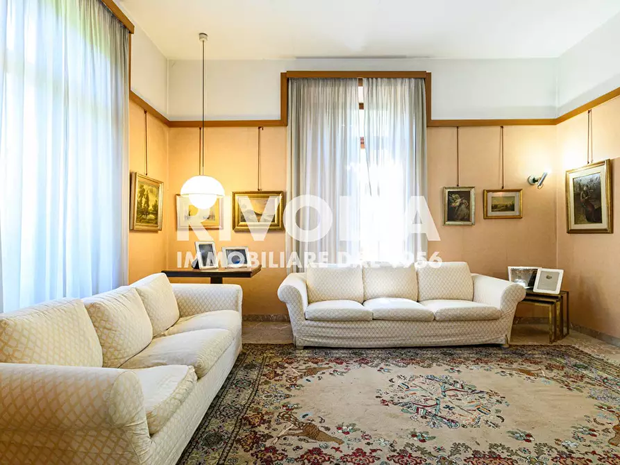 Immagine 3 di Villa in vendita  in Via Della Cisa a Roma