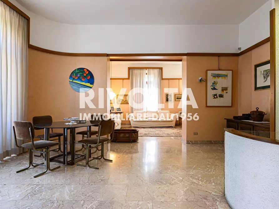 Immagine 6 di Villa in vendita  in Via Della Cisa a Roma