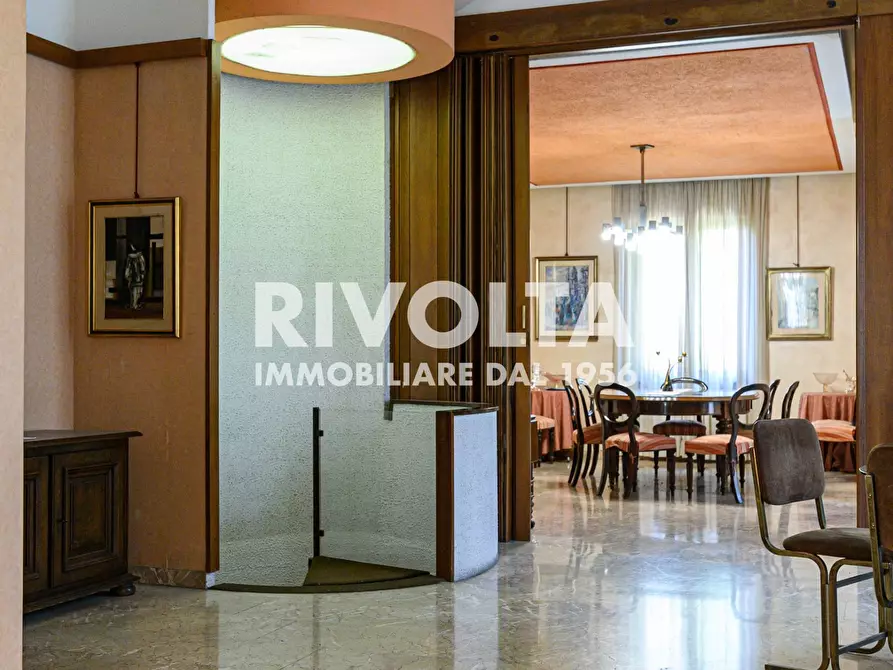 Immagine 18 di Villa in vendita  in Via Della Cisa a Roma