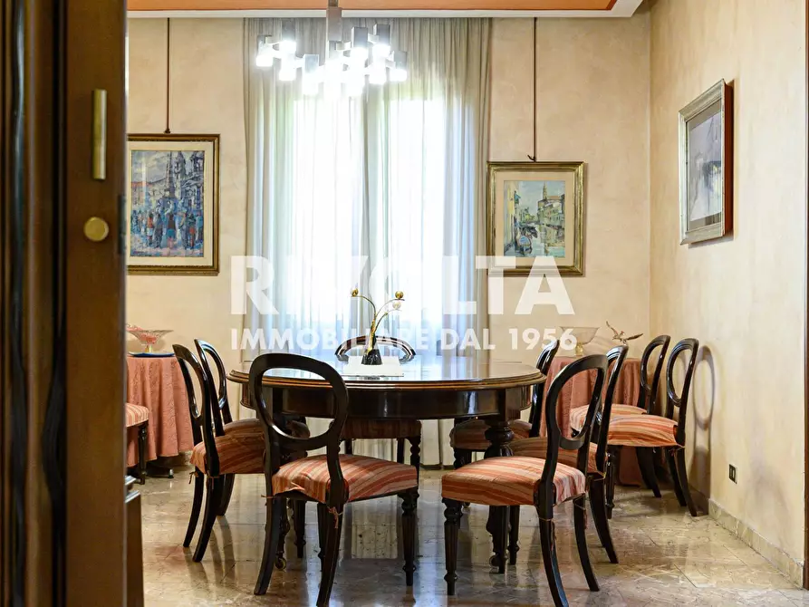 Immagine 19 di Villa in vendita  in Via Della Cisa a Roma