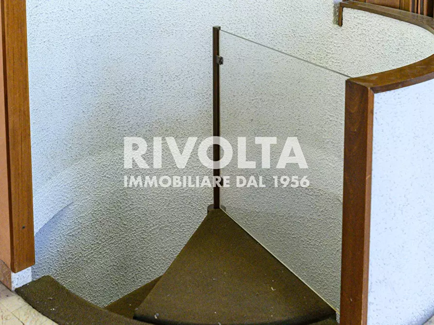 Immagine 21 di Villa in vendita  in Via Della Cisa a Roma